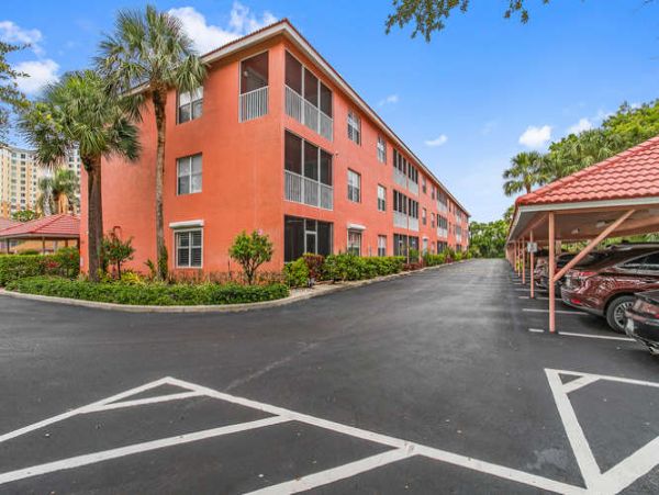 Naples Condo 970800
