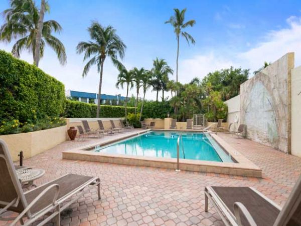 Naples Condo 970820