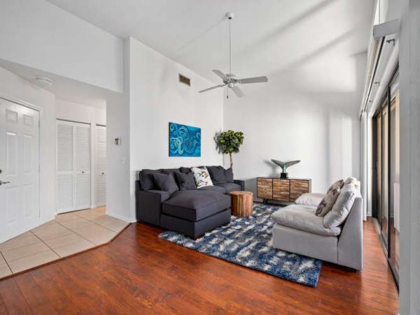 Naples Condo 970822