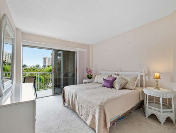 Naples Condo 970830