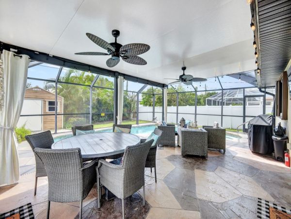 2BR+Den/2BA  Vacation Home with Pool in Naples