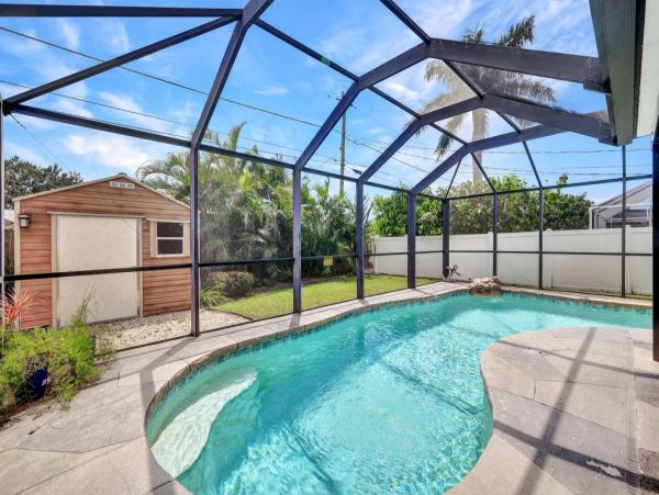 2BR+Den/2BA  Vacation Home with Pool in Naples