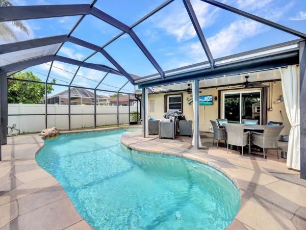 2BR+Den/2BA  Vacation Home with Pool in Naples