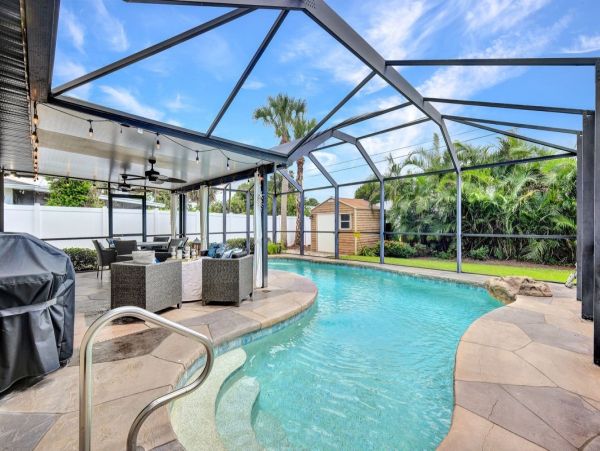 2BR+Den/2BA  Vacation Home with Pool in Naples