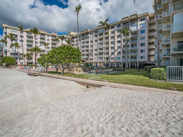 Naples Condo 970876