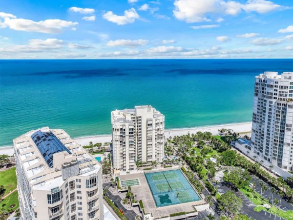 Luxurious Beachfront Penthouse in Naples - Unmatched Coastal Living