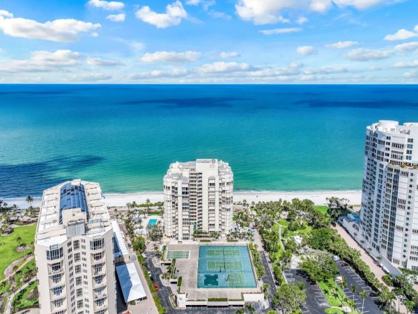 Luxurious Beachfront Penthouse in Naples - Unmatched Coastal Living