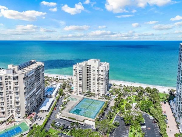 Luxurious Beachfront Penthouse in Naples - Unmatched Coastal Living