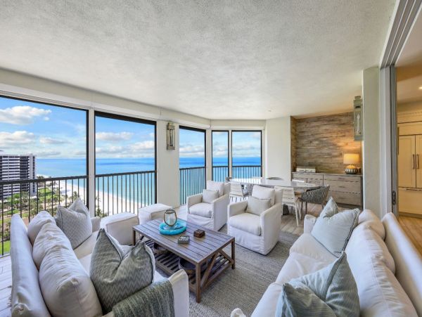 Luxurious Beachfront Penthouse in Naples - Unmatched Coastal Living