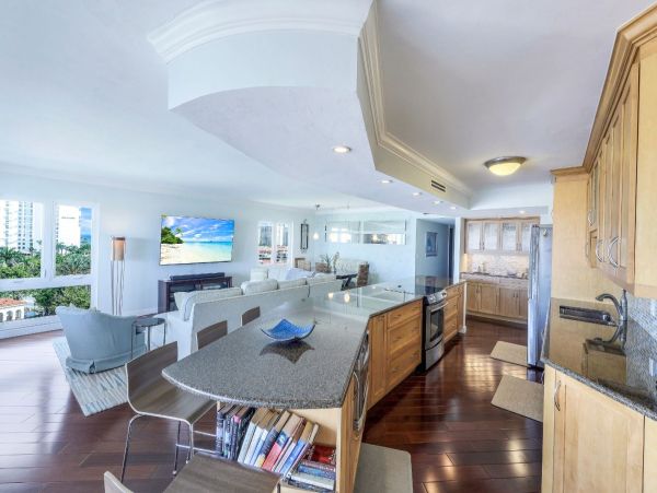 Top-Floor Waterfront Residence with Sweeping Views of Venetian Bay