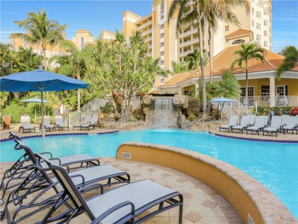 Stunning 3 Bedroom Condo in Naples Sleeps 6