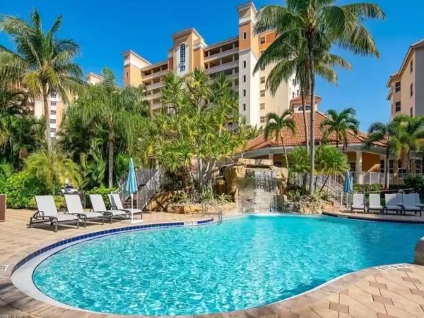 Stunning 3 Bedroom Condo in Naples Sleeps 6