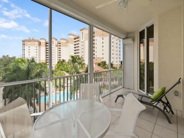 Stunning 3 Bedroom Condo in Naples Sleeps 6