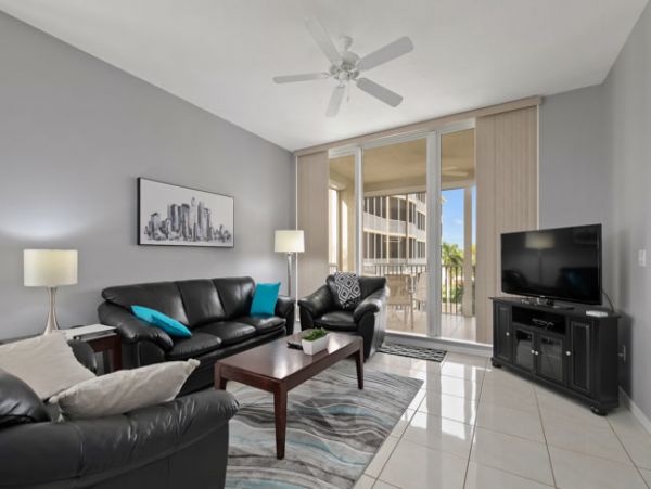 Stunning 3 Bedroom Condo in Naples Sleeps 6