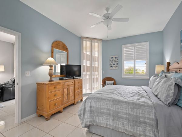 Stunning 3 Bedroom Condo in Naples Sleeps 6