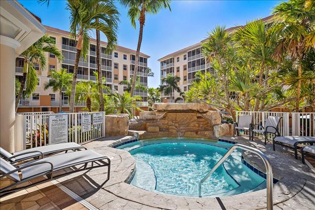 Stunning 3 Bedroom Condo in Naples Sleeps 6