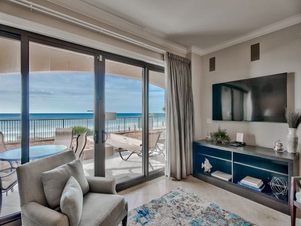 Destin Gulf Front Vacation Rental Luxury 4-Bedroom Condo with Pool & Beach Access