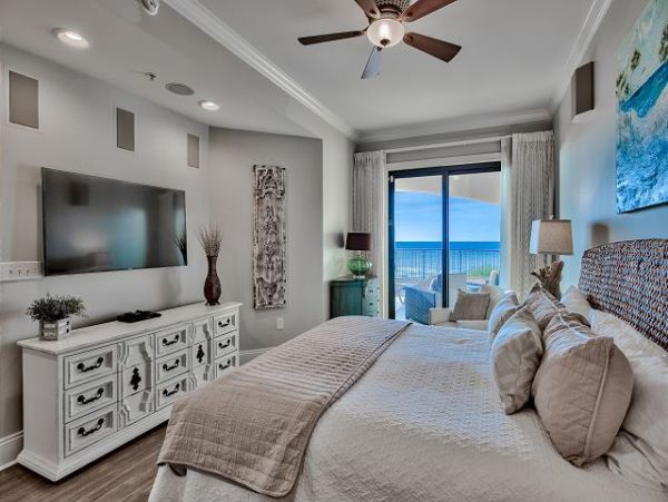 Destin Gulf Front Vacation Rental Luxury 4-Bedroom Condo with Pool & Beach Access
