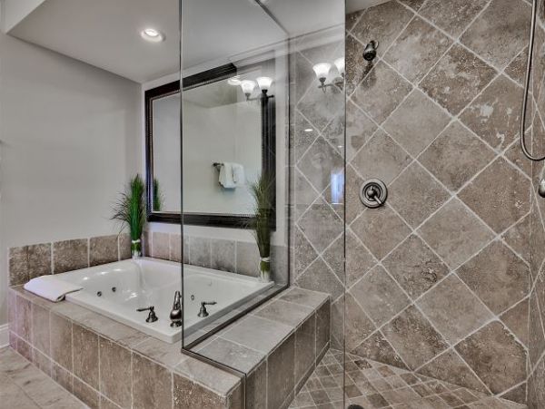 Destin Gulf Front Vacation Rental Luxury 4-Bedroom Condo with Pool & Beach Access