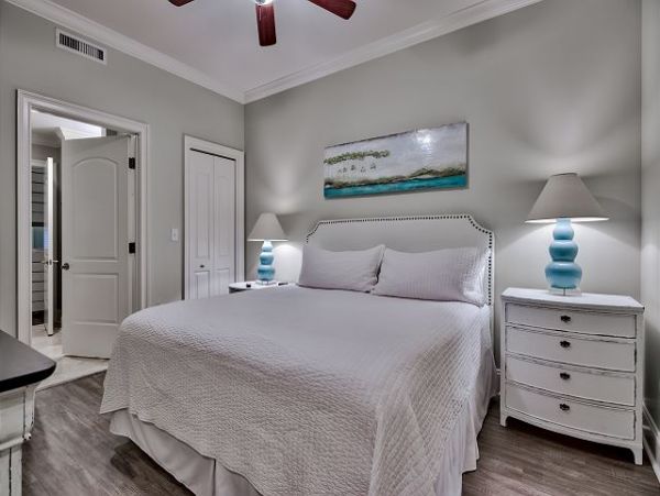 Destin Gulf Front Vacation Rental Luxury 4-Bedroom Condo with Pool & Beach Access