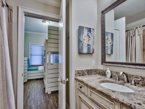Destin Gulf Front Vacation Rental Luxury 4-Bedroom Condo with Pool & Beach Access