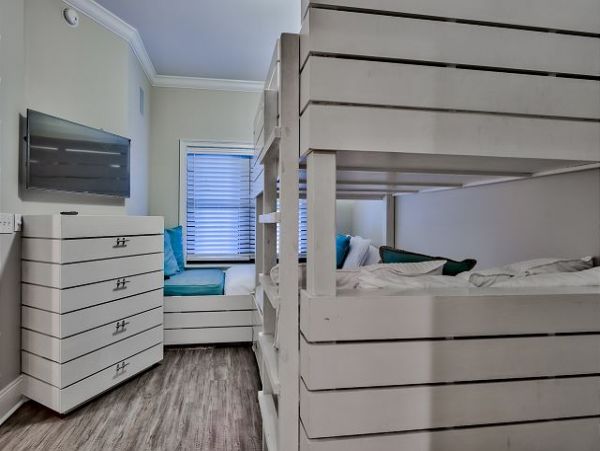 Destin Gulf Front Vacation Rental Luxury 4-Bedroom Condo with Pool & Beach Access