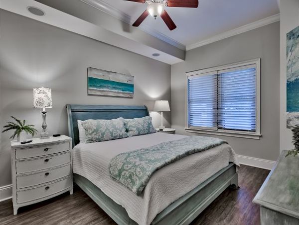 Destin Gulf Front Vacation Rental Luxury 4-Bedroom Condo with Pool & Beach Access