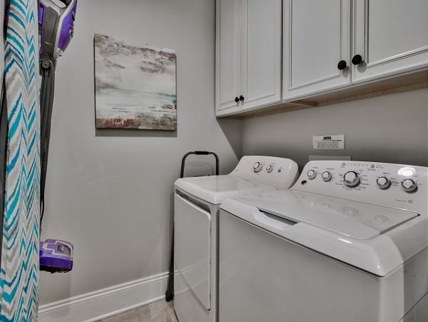 Destin Gulf Front Vacation Rental Luxury 4-Bedroom Condo with Pool & Beach Access