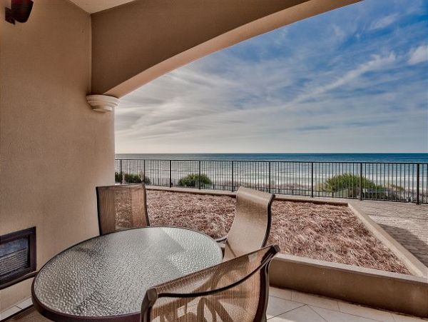 Destin Gulf Front Vacation Rental Luxury 4-Bedroom Condo with Pool & Beach Access