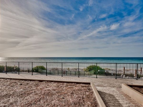 Destin Gulf Front Vacation Rental Luxury 4-Bedroom Condo with Pool & Beach Access