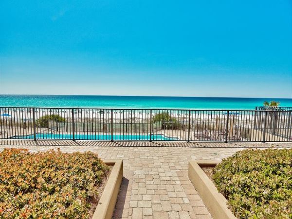 Destin Gulf Front Vacation Rental Luxury 4-Bedroom Condo with Pool & Beach Access