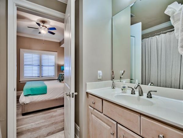 Destin Gulf Front Vacation Rental Luxury 4-Bedroom Beachfront Condo