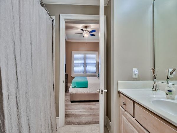 Destin Gulf Front Vacation Rental Luxury 4-Bedroom Beachfront Condo