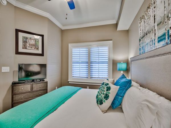 Destin Gulf Front Vacation Rental Luxury 4-Bedroom Beachfront Condo