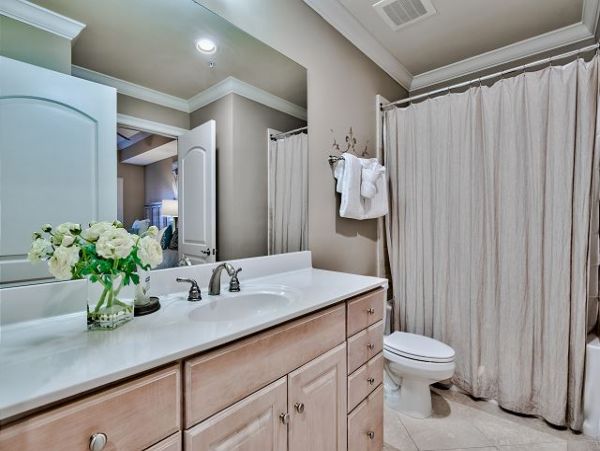 Destin Gulf Front Vacation Rental Luxury 4-Bedroom Beachfront Condo