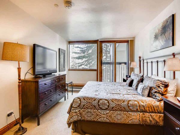 Luxury resort in Lionshead with many amenities