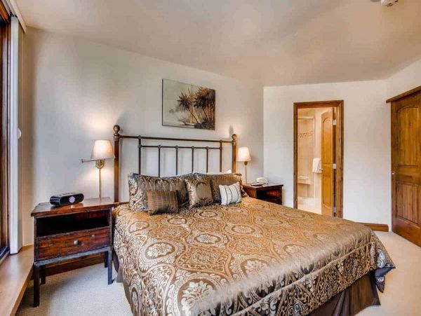 Luxury resort in Lionshead with many amenities