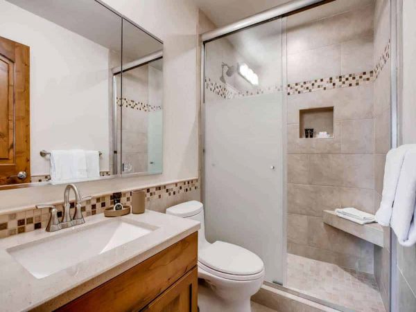 Luxury resort in Lionshead with many amenities