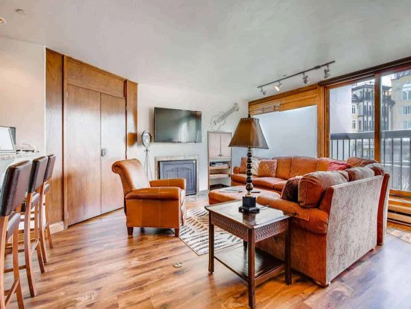 Luxury resort in Lionshead with many amenities