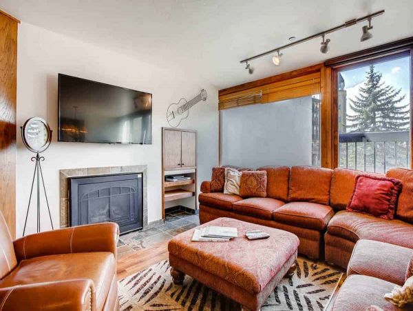 Luxury resort in Lionshead with many amenities