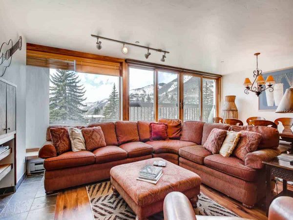 Luxury resort in Lionshead with many amenities