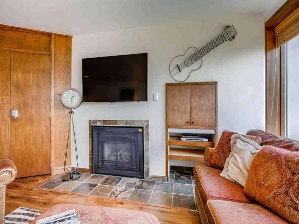 Luxury resort in Lionshead with many amenities
