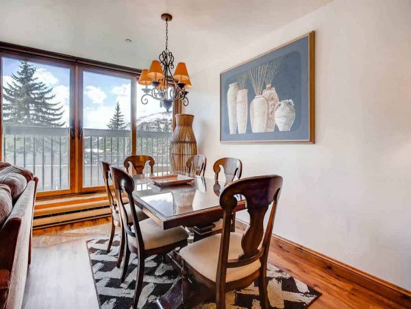 Luxury resort in Lionshead with many amenities