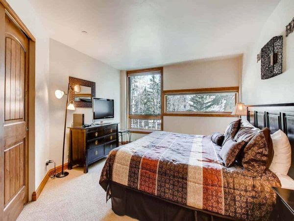 Luxury resort in Lionshead with many amenities