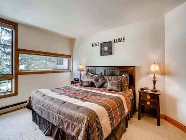 Luxury resort in Lionshead with many amenities