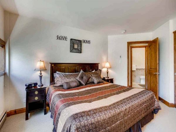 Luxury resort in Lionshead with many amenities