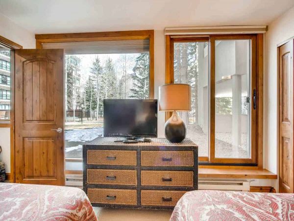 Luxury resort in Lionshead with many amenities