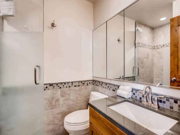 Luxury resort in Lionshead with many amenities