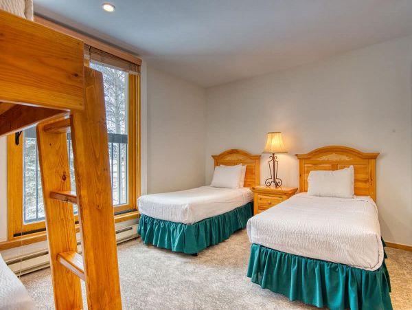 Short Walk to Lift in Lionshead sleeps 10