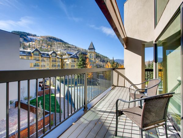 Short Walk to Lift in Lionshead sleeps 10